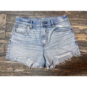 American Eagle Relaxed Denim Shorts‎ Size 6 Light Wash Distressed Frayed Hem